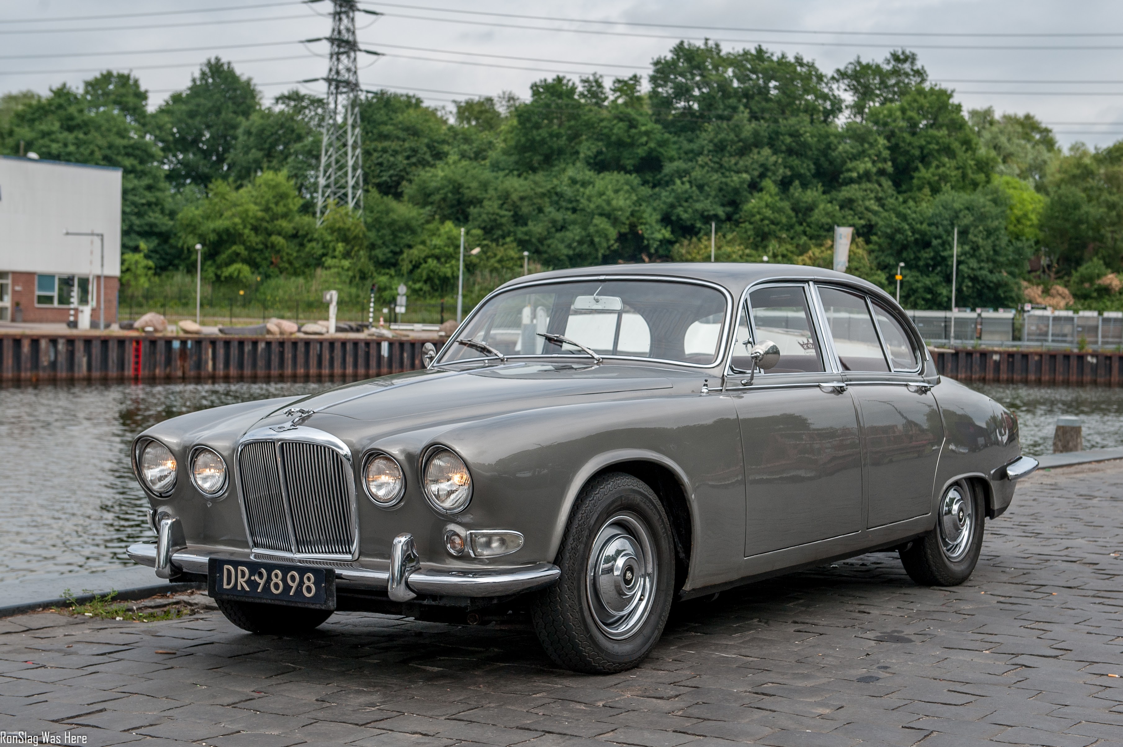 Jaguar 420 Saloon